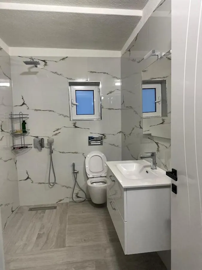 Real Luxury Apartments Sarandë